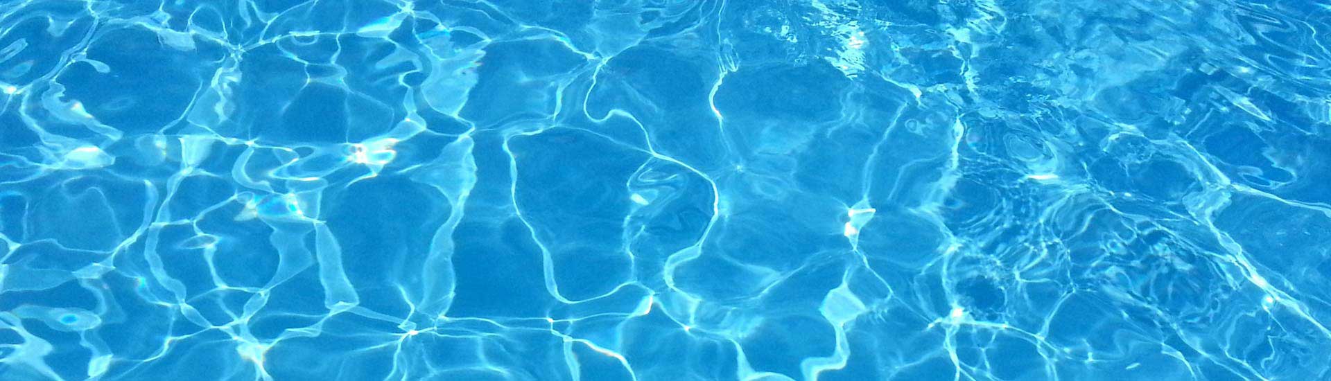 Sporty wodne na basenie - nauka pływania